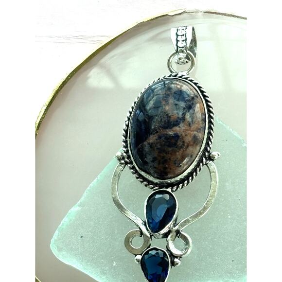 925 Sterling 


 Sodalite and Tanzanite Pendant - Picture 4 of 7